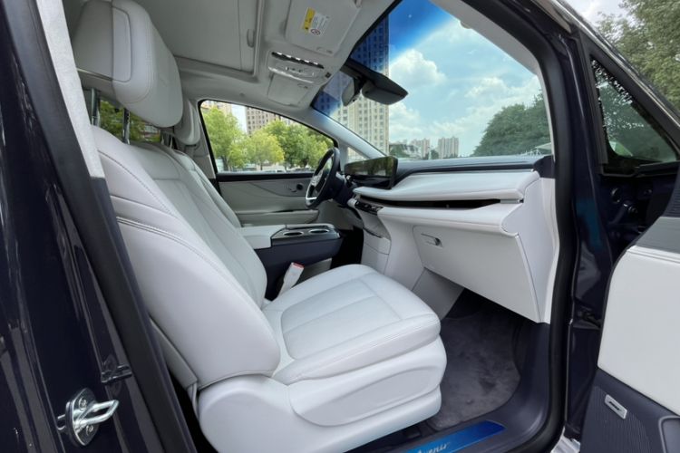 Used Buick GL8 New Energy 2026 Model Lu Zun Luxury Edition Interior 12