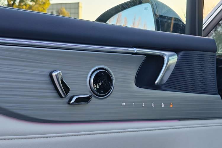 Used Buick GL8 New Energy 2026 Model Lu Zun Luxury Edition Interior 14