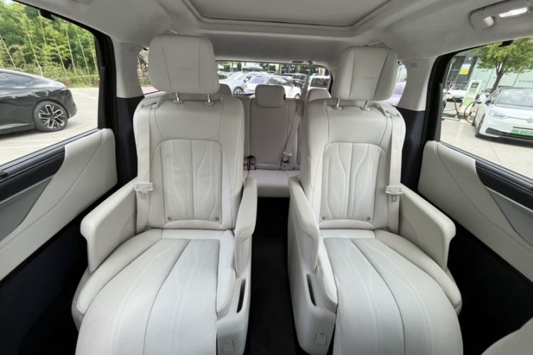 Used Buick GL8 New Energy 2026 Model Lu Zun Luxury Edition Interior 3
