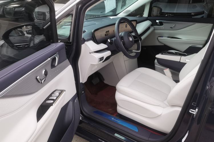 Used Buick GL8 New Energy 2026 Model Lu Zun Luxury Edition Interior 3