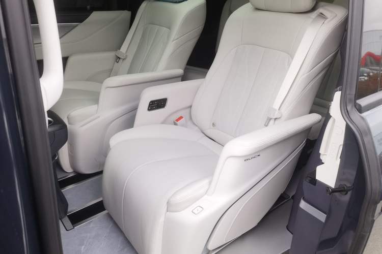 Used Buick GL8 New Energy 2026 Model Lu Zun Luxury Edition Interior 4
