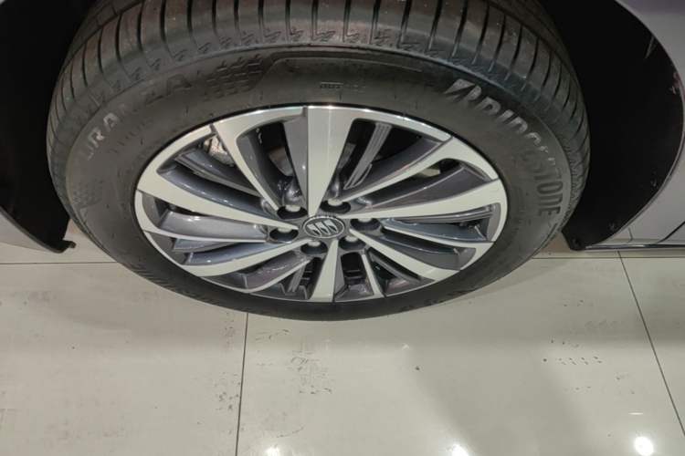 Used Buick GL8 New Energy 2026 Model Lu Zun Luxury Edition Left Front Wheel Hub