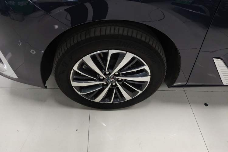 Used Buick GL8 New Energy 2026 Model Lu Zun Luxury Edition Left Front Wheel Hub