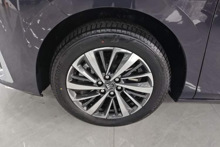 Used Buick GL8 New Energy 2026 Model Lu Zun Luxury Edition Left Front Wheel Hub