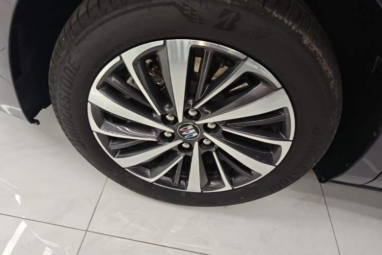 Used Buick GL8 New Energy 2026 Model Lu Zun Luxury Edition Left Front Wheel Hub