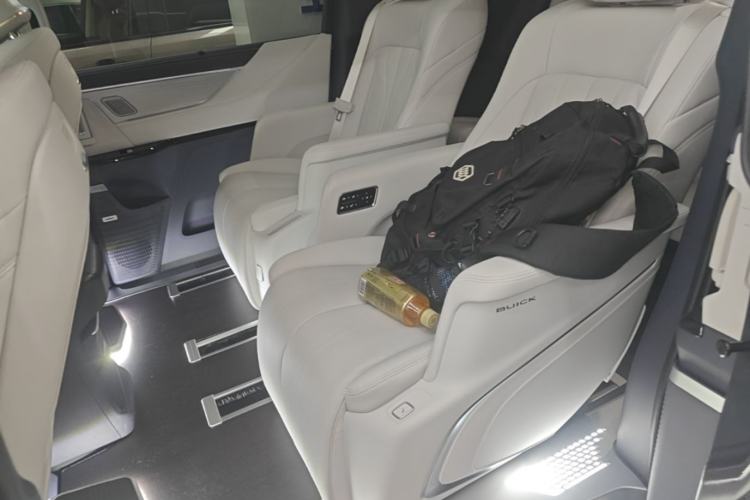 Used Buick GL8 New Energy 2026 Model Lu Zun Prestige Edition Left Rear Seat