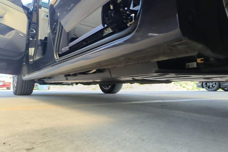Used Buick GL8 New Energy 2026 Model Lu Zun Luxury Edition Left Side Sill