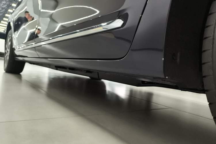 Used Buick GL8 New Energy 2026 Model Lu Zun Luxury Edition Left Side Sill