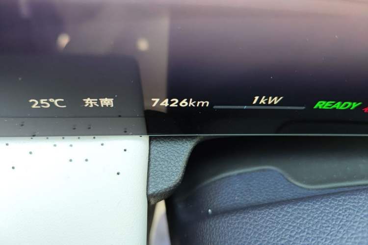 Used Buick GL8 New Energy 2026 Model Lu Zun Luxury Edition Odometer Close Up