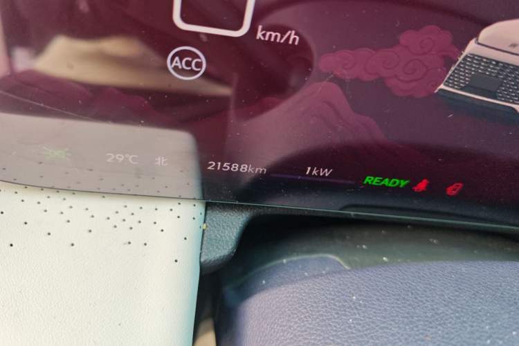 Used Buick GL8 New Energy 2026 Model Lu Zun Luxury Edition Odometer Close Up