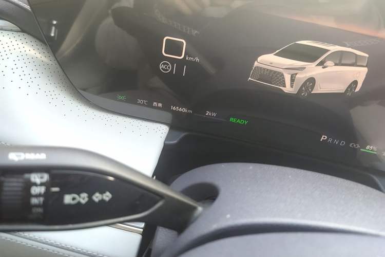 Used Buick GL8 New Energy 2026 Model Lu Zun Prestige Edition Odometer Close Up