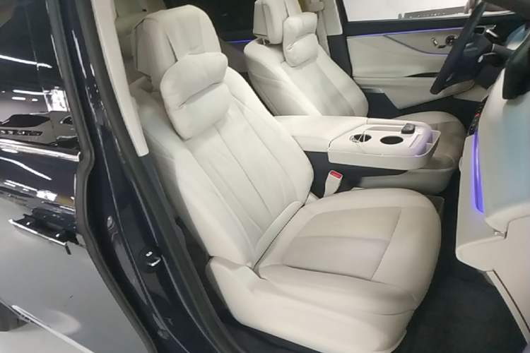 Used Buick GL8 New Energy 2026 Model Lu Zun Luxury Edition Right Front Seat