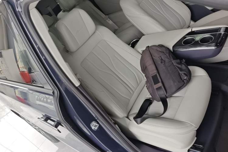 Used Buick GL8 New Energy 2026 Model Lu Zun Luxury Edition Right Front Seat