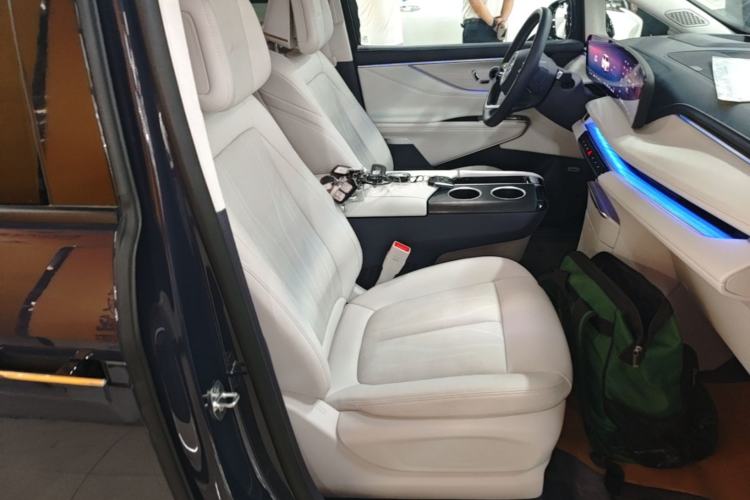 Used Buick GL8 New Energy 2026 Model Lu Zun Luxury Edition Right Front Seat