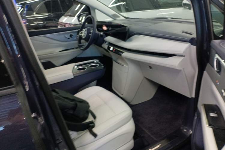 Used Buick GL8 New Energy 2026 Model Lu Zun Prestige Edition Right Front Seat