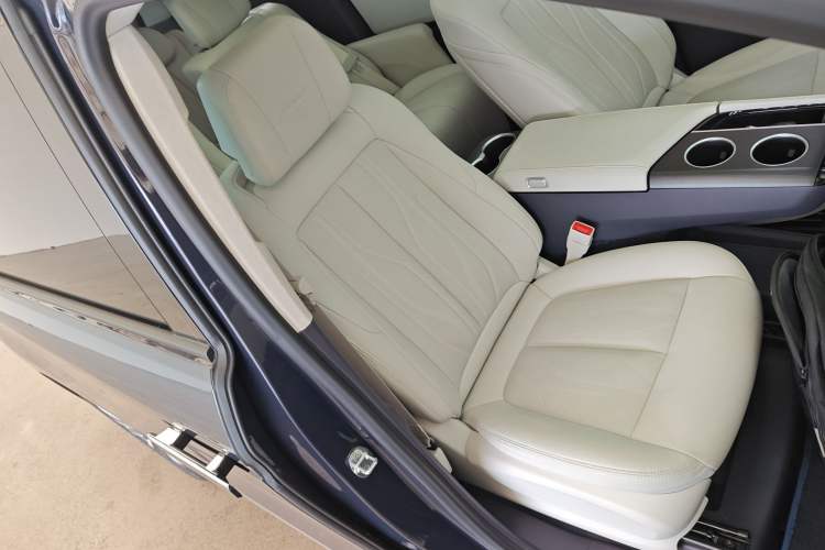 Used Buick GL8 New Energy 2026 Model Lu Zun Luxury Edition Right Front Seat
