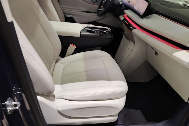 Used Buick GL8 New Energy 2026 Model Lu Zun Luxury Edition Right Front Seat