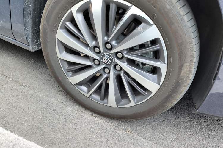 Used Buick GL8 New Energy 2026 Model Lu Zun Luxury Edition Right Front Wheel Hub