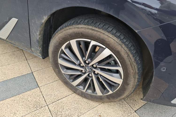 Used Buick GL8 New Energy 2026 Model Lu Zun Luxury Edition Right Front Wheel Hub