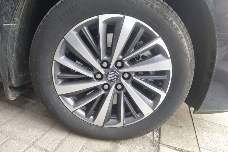 Used Buick GL8 New Energy 2026 Model Lu Zun Prestige Edition Right Front Wheel Hub