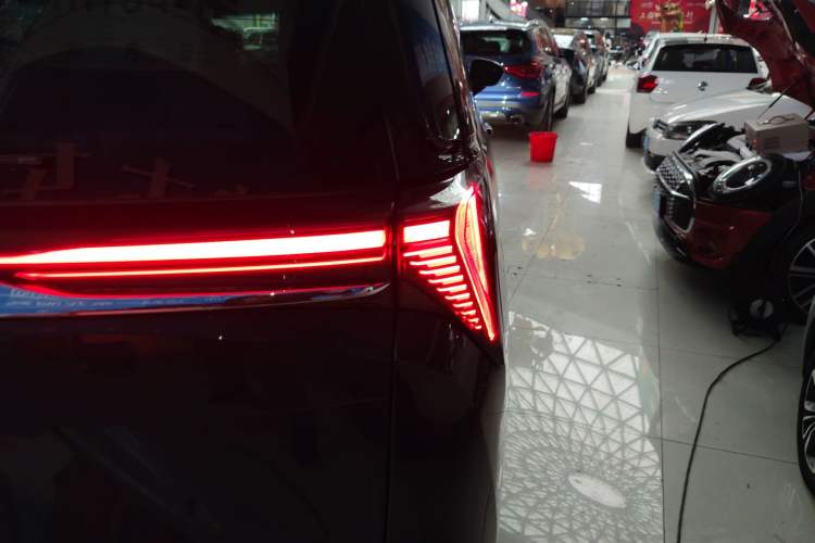 Used Buick GL8 New Energy 2026 Model Lu Zun Luxury Edition Right Rear Taillight