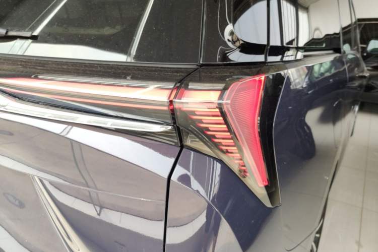 Used Buick GL8 New Energy 2026 Model Lu Zun Luxury Edition Right Rear Taillight