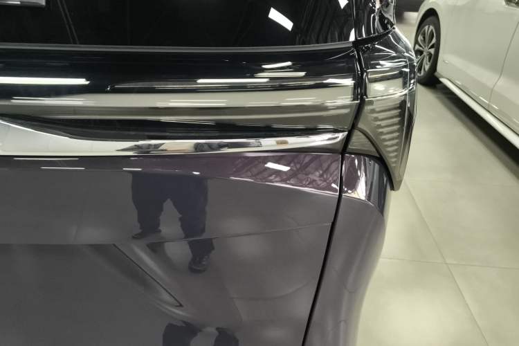 Used Buick GL8 New Energy 2026 Model Lu Zun Luxury Edition Right Rear Taillight