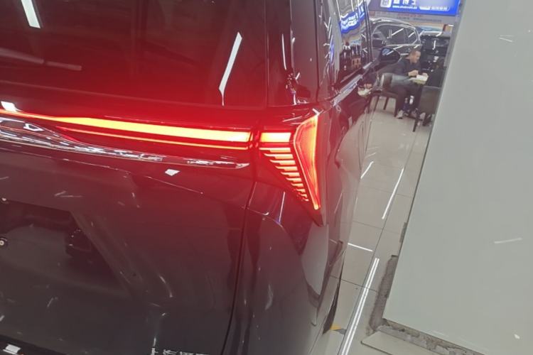 Used Buick GL8 New Energy 2026 Model Lu Zun Prestige Edition Right Rear Taillight
