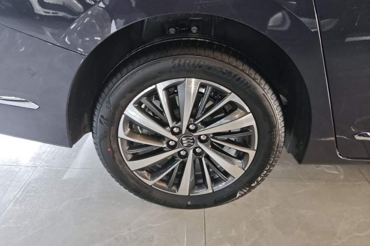 Used Buick GL8 New Energy 2026 Model Lu Zun Luxury Edition Right Rear Wheel Hub