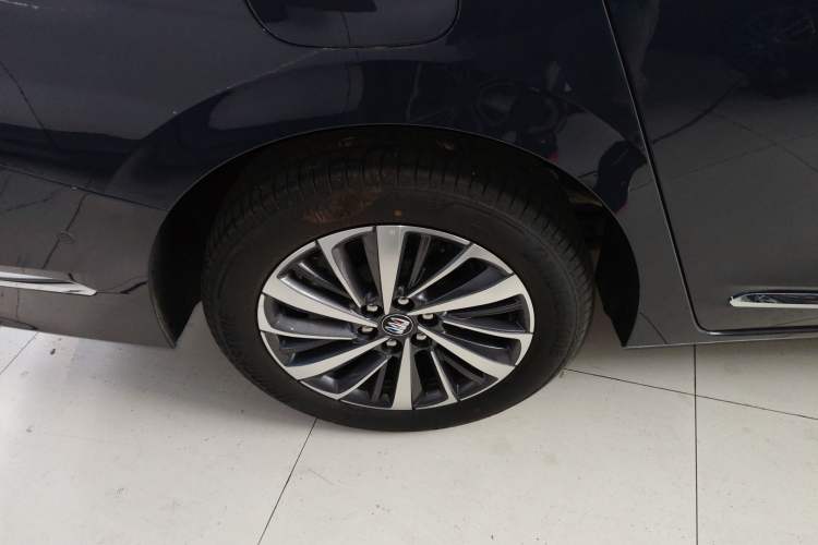 Used Buick GL8 New Energy 2026 Model Lu Zun Luxury Edition Right Rear Wheel Hub