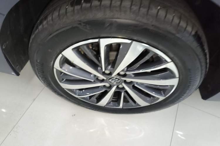 Used Buick GL8 New Energy 2026 Model Lu Zun Luxury Edition Right Rear Wheel Hub