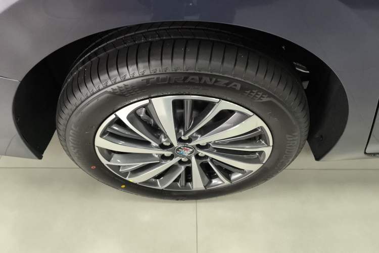 Used Buick GL8 New Energy 2026 Model Lu Zun Luxury Edition Right Rear Wheel Hub