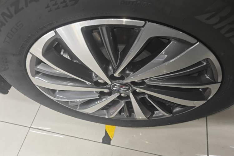 Used Buick GL8 New Energy 2026 Model Lu Zun Prestige Edition Right Rear Wheel Hub