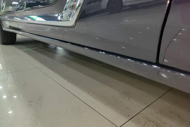 Used Buick GL8 New Energy 2026 Model Lu Zun Luxury Edition Right Side Sill