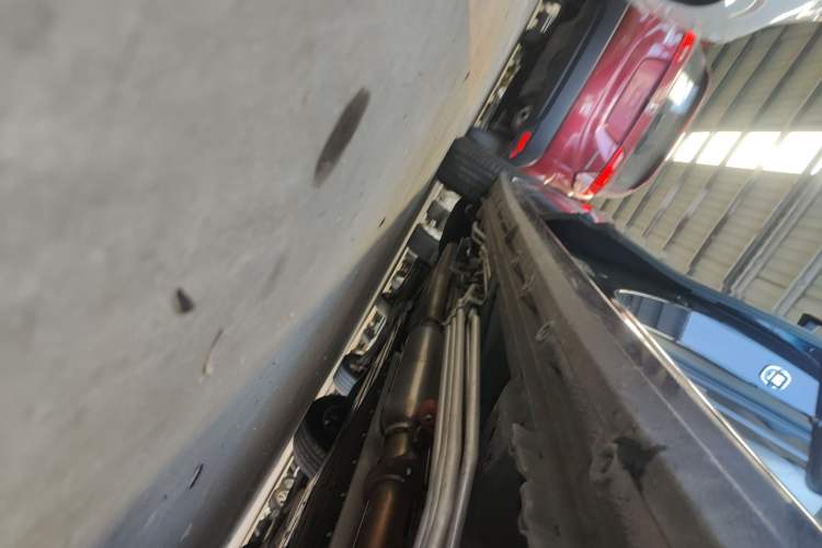 Used Buick GL8 New Energy 2026 Model Lu Zun Luxury Edition Right Side Sill