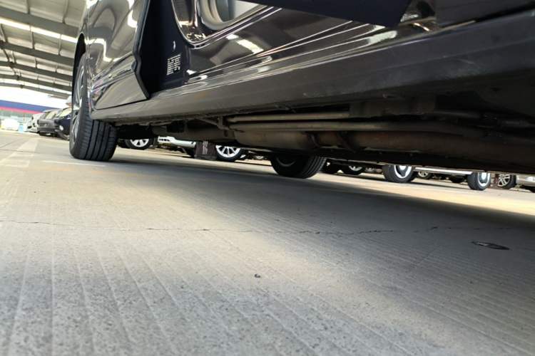 Used Buick GL8 New Energy 2026 Model Lu Zun Luxury Edition Right Side Sill