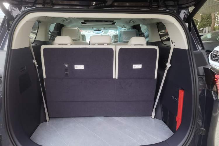 Used Buick GL8 New Energy 2026 Model Lu Zun Luxury Edition Trunk