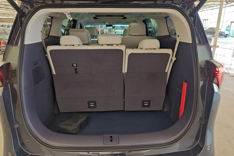 Used Buick GL8 New Energy 2026 Model Lu Zun Luxury Edition Trunk