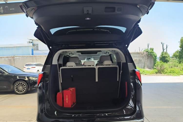 Used Buick GL8 New Energy 2026 Model Lu Zun Luxury Edition Trunk