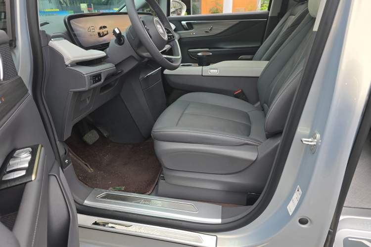 Used Buick GL8 New Energy 2026 Model Lu Zun Smart Enjoyment Edition Left Front Seat