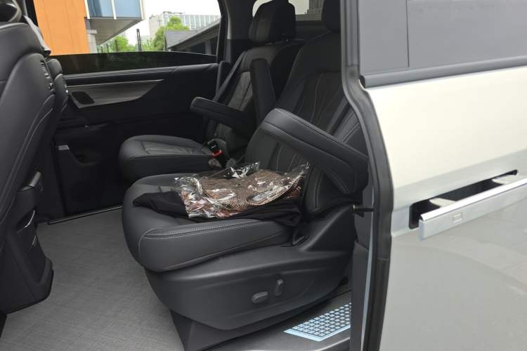 Used Buick GL8 New Energy 2026 Model Lu Zun Smart Enjoyment Edition Left Rear Seat