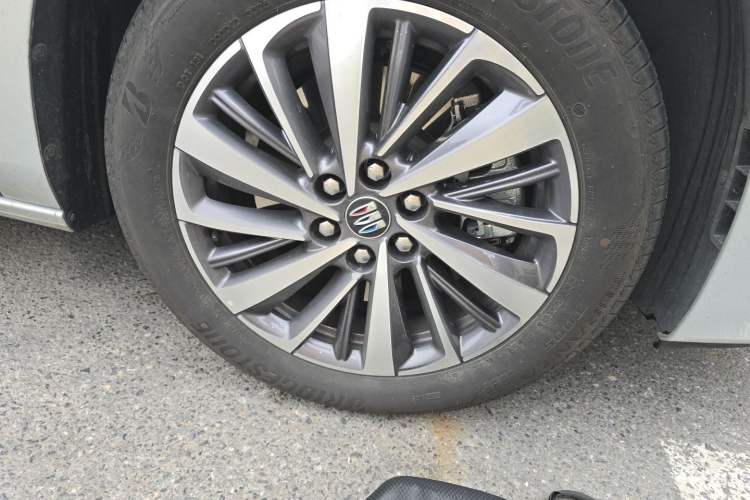 Used Buick GL8 New Energy 2026 Model Lu Zun Smart Enjoyment Edition Right Front Wheel Hub