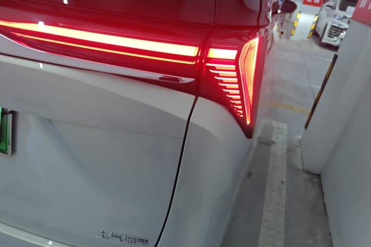 Used Buick GL8 New Energy 2026 Model Lu Zun Smart Enjoyment Edition Right Rear Taillight