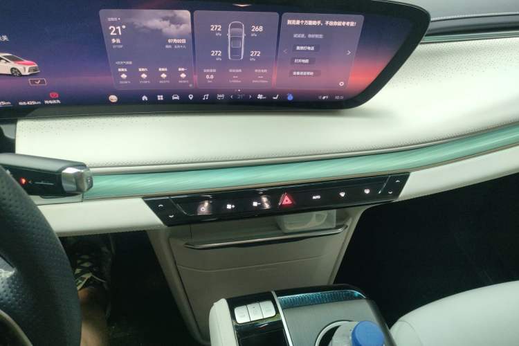 Used Buick GL8 New Energy 2026 Model Lu Zun Luxury Edition Audio And AC Panel