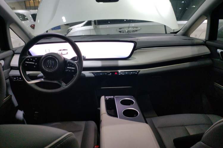 Used Buick GL8 New Energy 2026 Model Lu Zun Smart Enjoyment Edition Center Console