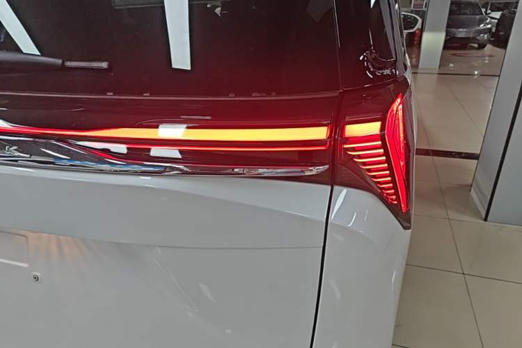 Used Buick GL8 New Energy 2026 Model Lu Zun Smart Enjoyment Edition Exterior 3