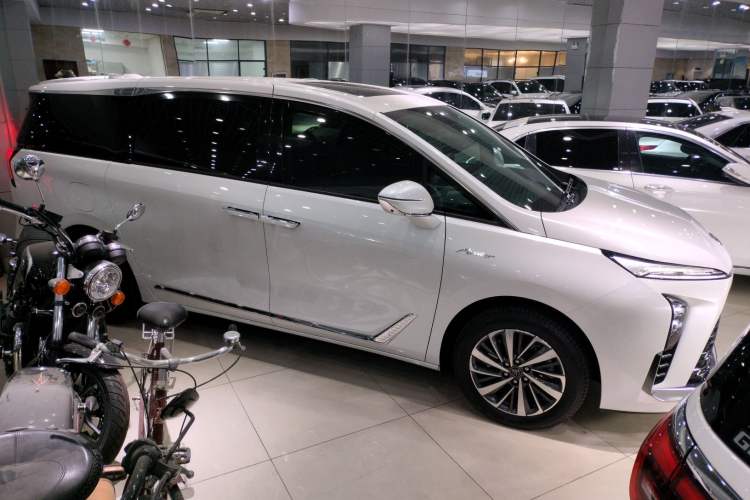 Used Buick GL8 New Energy 2026 Model Lu Zun Smart Enjoyment Edition Front Right 45 Deg