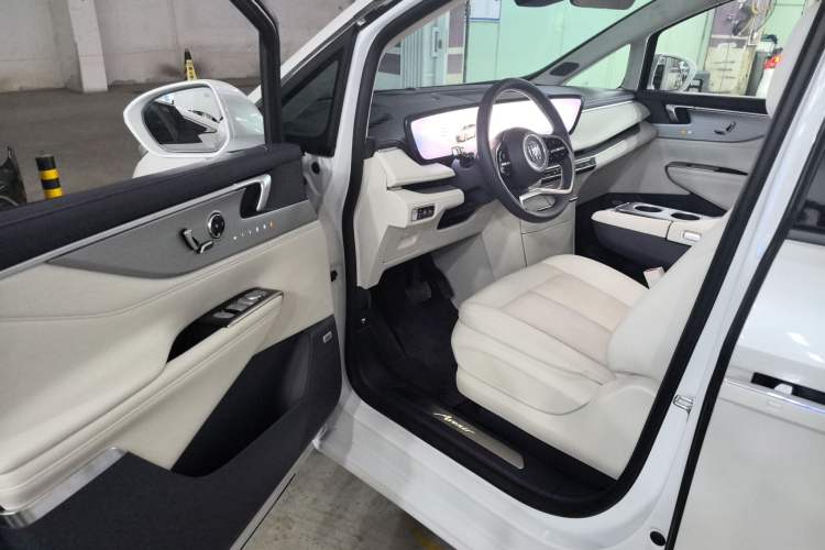 Used Buick GL8 New Energy 2026 Model Lu Zun Prestige Edition Interior 2