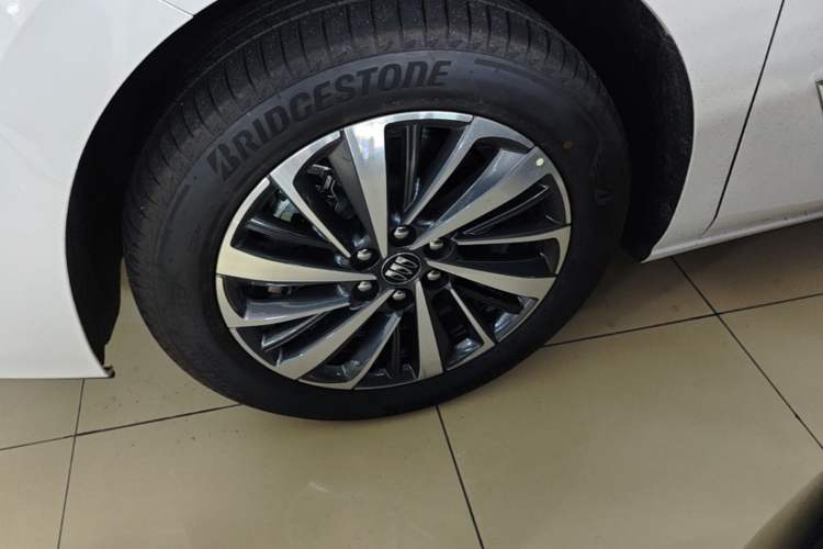 Used Buick GL8 New Energy 2026 Model Lu Zun Smart Enjoyment Edition Left Front Wheel Hub