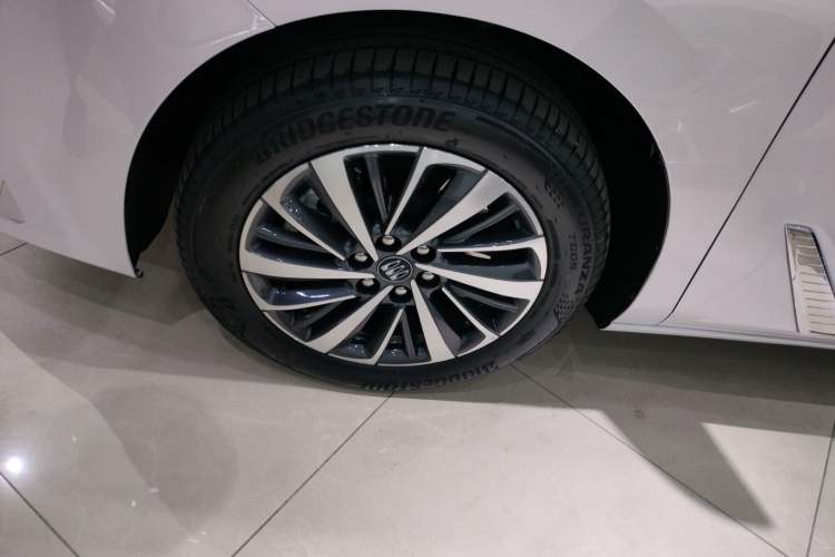 Used Buick GL8 New Energy 2026 Model Lu Zun Smart Enjoyment Edition Left Front Wheel Hub